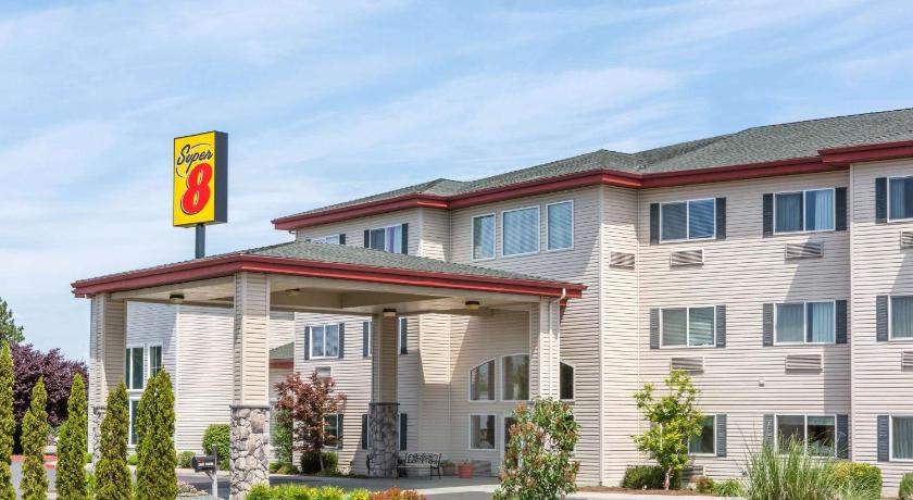 Super 8 By Wyndham Central Pt Medford photo