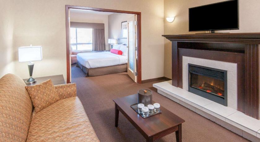 Ramada by Wyndham Drumheller Hotel & Suites