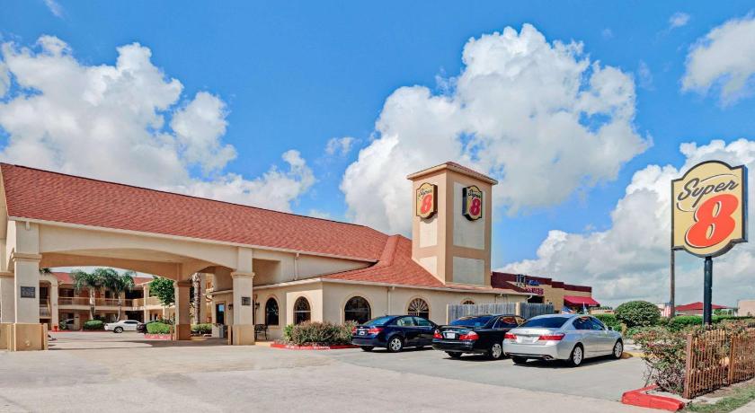 Super 8 By Wyndham Houston Hobby Airport South