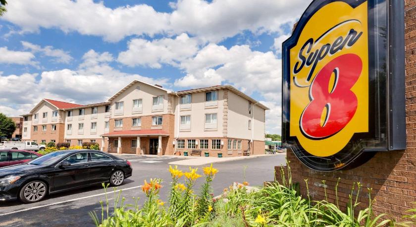 Super 8 By Wyndham Akron S/Green/Uniontown Oh photo