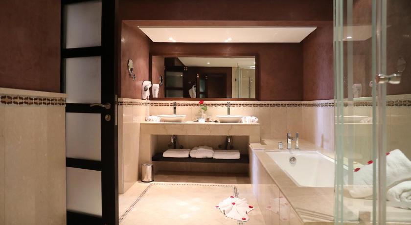 Image of Premium Room King Size Bed Garden View 2