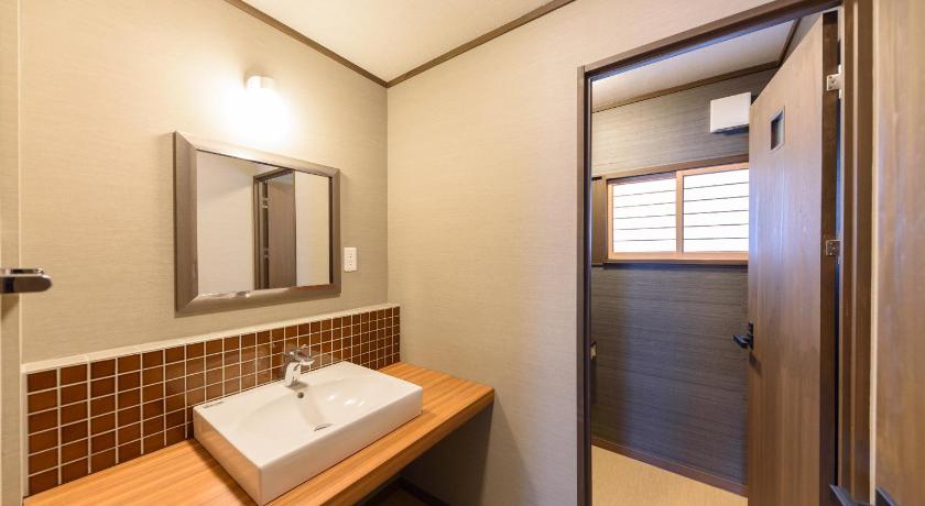 a bathroom with a sink, toilet, and bathtub, Yufuin Iyotomi in Yufu