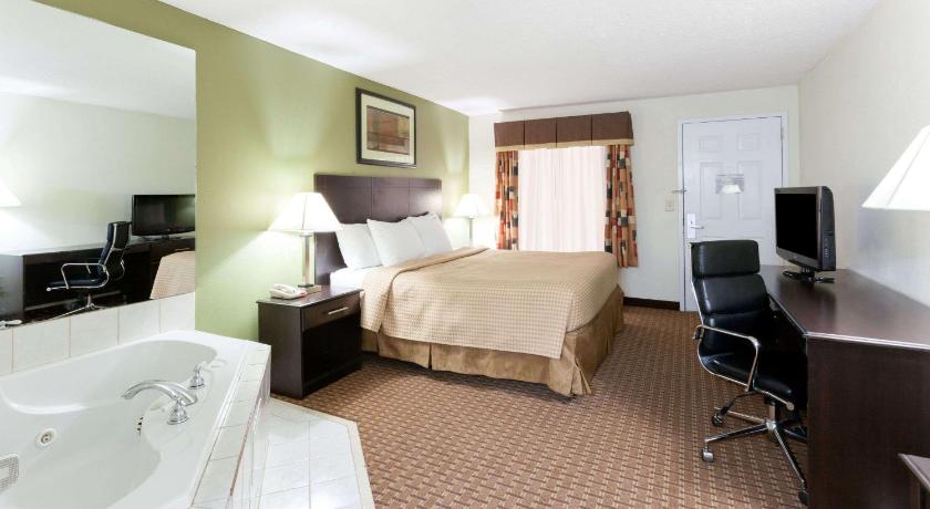 Super 8 By Wyndham Decatur/Dntn/Atlanta Area