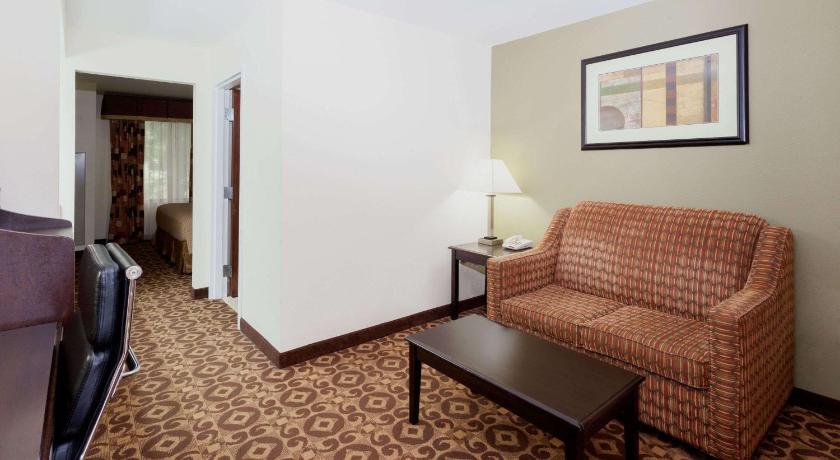 Super 8 By Wyndham Decatur/Dntn/Atlanta Area