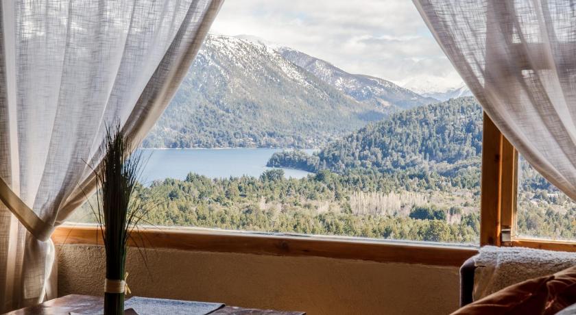 Image of Two-Bedroom Apartment with Lake View 2