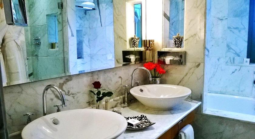 Image of Royal Suite 15