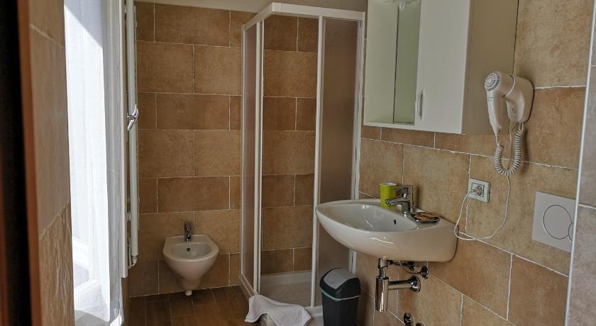 a bathroom with a toilet, sink, and tub, Corte Moreno in San Zeno di Montagna