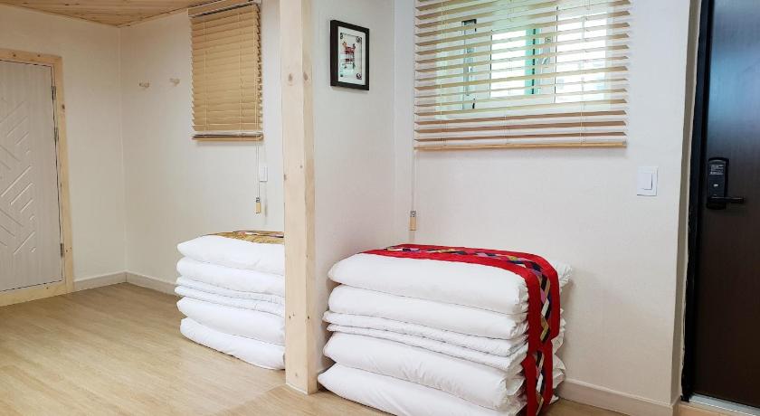 Image of Family Room with Private Bathroom 5