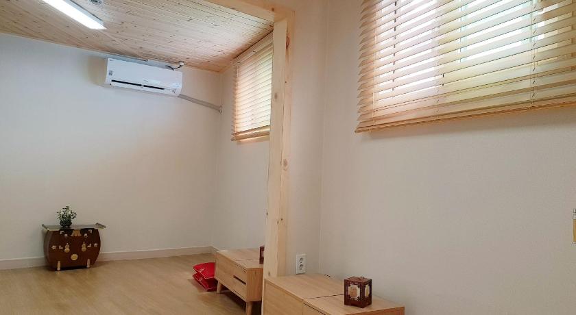 Image of Family Room with Private Bathroom 2