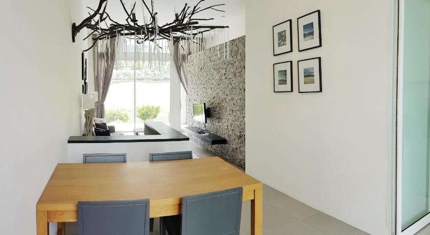Image of Two-Bedroom House 8