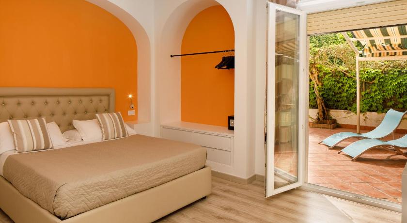 Sorrento Comfort Rooms con piscina — Hotel in Sorrento