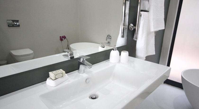 Image of King Room 16
