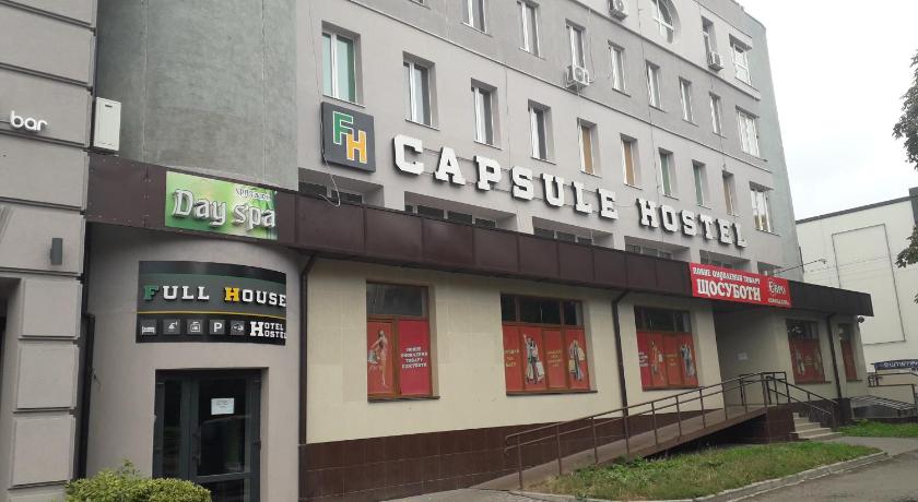 Full House Hotel & Capsule Hostel - image 3