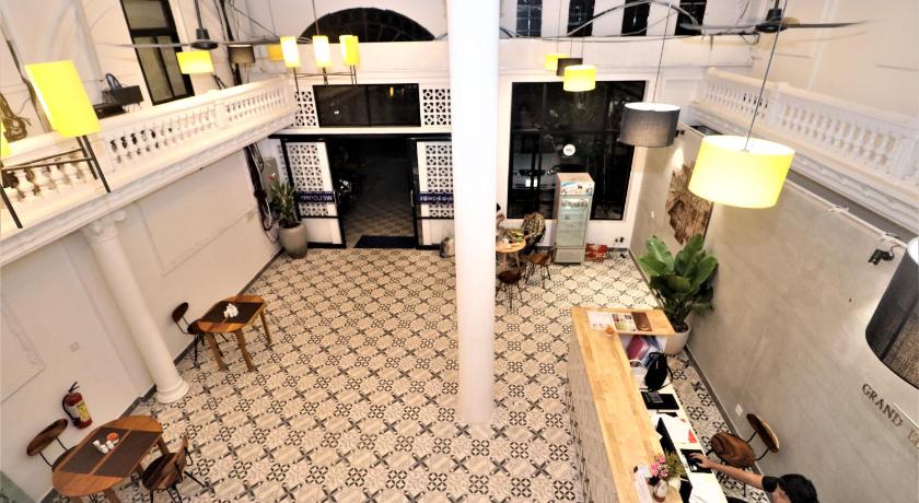 Grand Elevation Hotel - image 4
