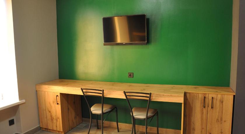 Full House Hotel & Capsule Hostel - image 13