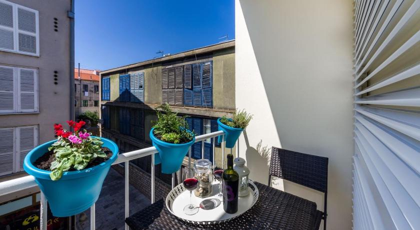 Ema 2BR apt. in old town centre photo
