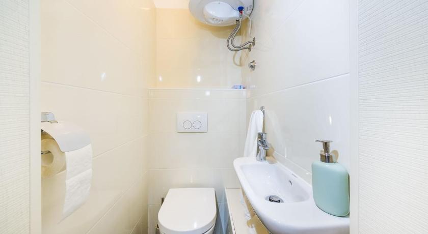 Ema 2BR apt. in old town centre photo