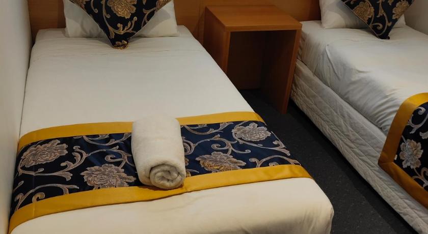 Image of Luxury One-Bedroom Apartment with Spa Bath 8