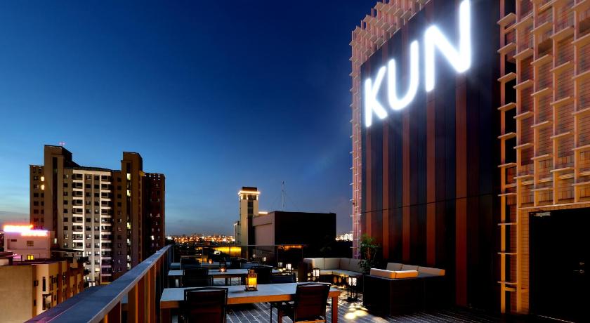 a large building with a clock on top of it, KUN Tour Hotel in Taichung