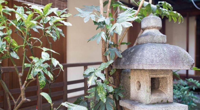 京都二条城近く京町屋120年の歴史に泊まる photo