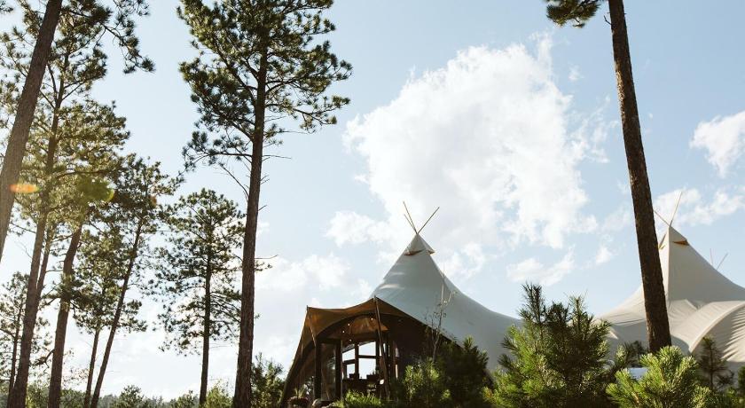 Under Canvas Mount Rushmore