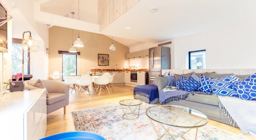 The Cliffside Chalet - Modern 3BDR Riverside Home — Hotel in Bath