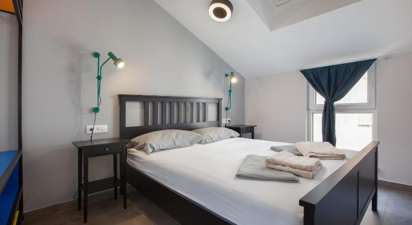 SUBTUB Hostel Makarska