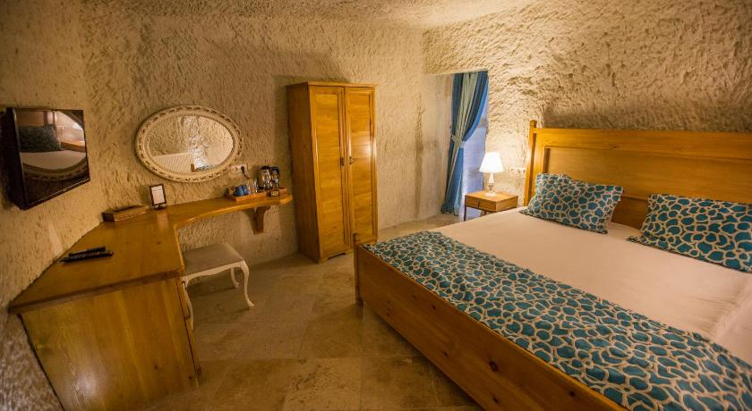 Immagine di Camera Matrimoniale con Vasca Idromassaggio (Double Room with Spa Bath) 1