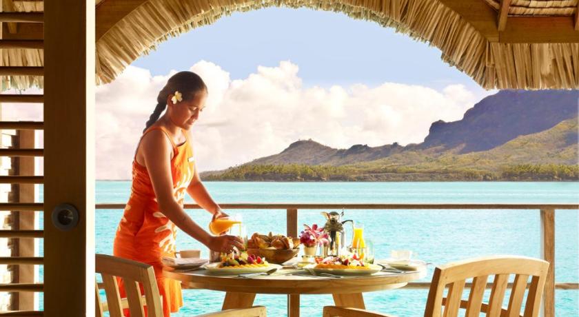 รูปของโอเวอร์วอเทอร์ บังกะโล เตียงคิงไซส์ พร้อมพลันจ์พูล (Over Water Bungalow with Plunge Pool King bed) 13