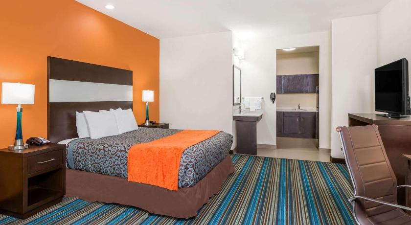 Days Inn & Suites by Wyndham Katy