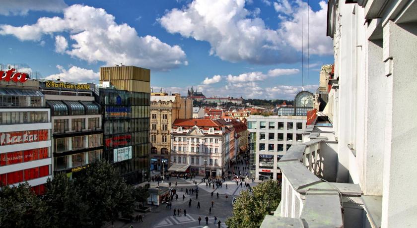Image of Junior Suite with Wenceslas Square View 7