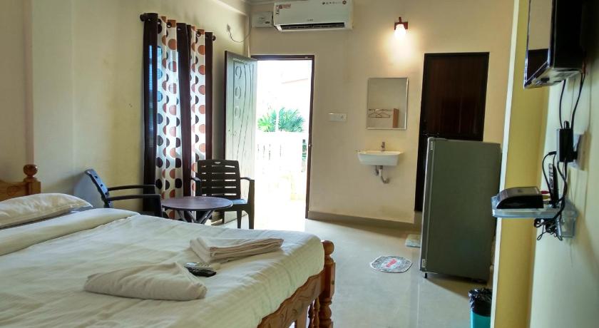Candolim Beach Place Guesthouse Bed And Breakfast Goa Deals Candolim Beach Place Guesthouse Bed And