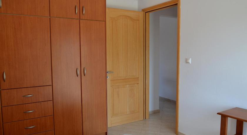 Spacious 1 bedroom apartment 2 km to Pessada beach photo