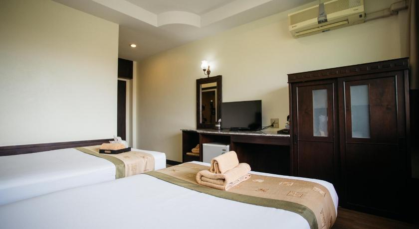 Image of Deluxe Family Room 1