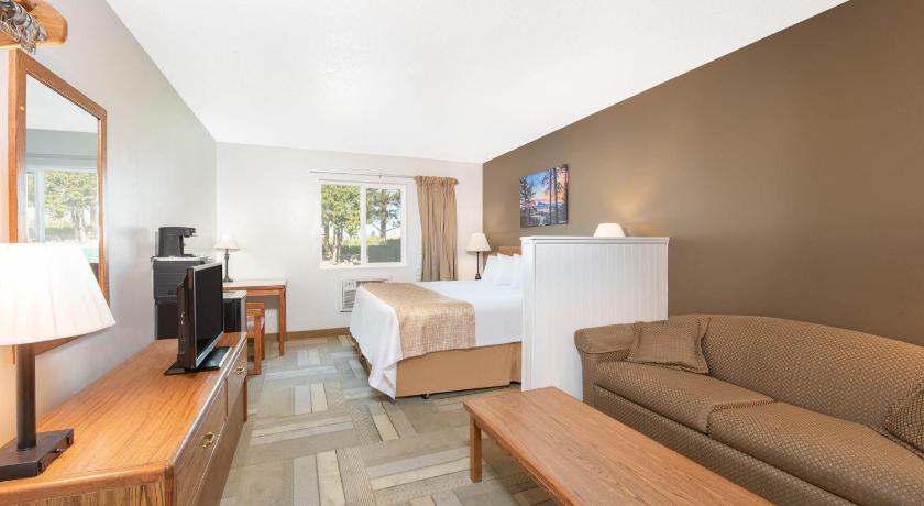 Travelodge by Wyndham Spearfish photo