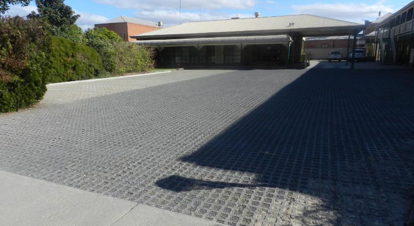 Travellers Rest Motor Inn photo
