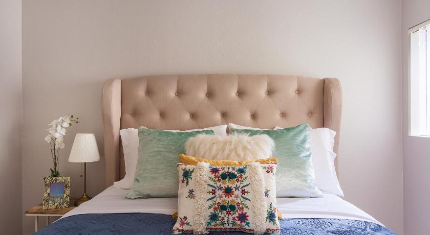 Amazing Hollywood 2 Bedroom Suite Los Angeles Ca Ab 169