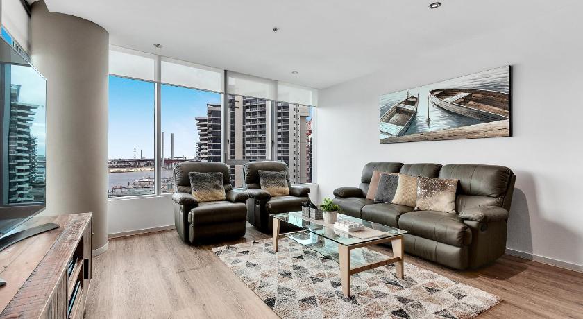 Image of NewQuay Two-Bedroom, Two-Bathroom Apartment with Marina View 7