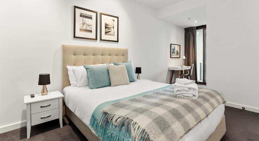 Image of Deluxe One-Bedroom Apartment with Harbor View 5