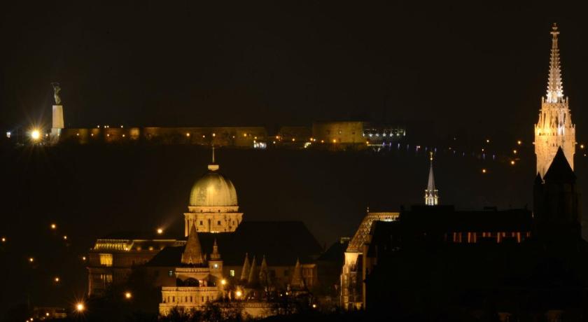 Binder-Home Stylish Studios Budapest/Parliament photo
