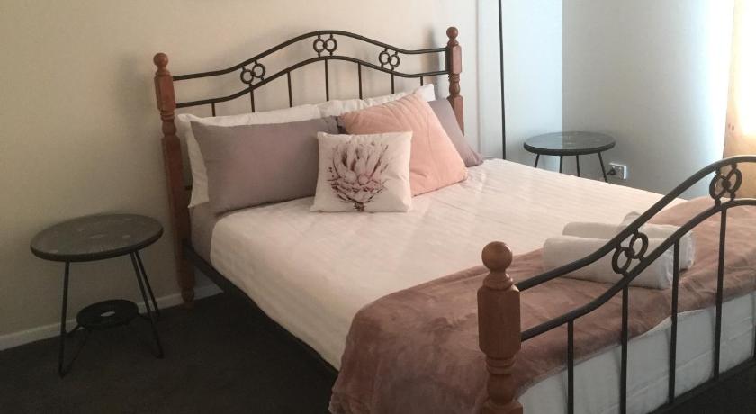 3ree- Spacious &amp; Charming Apartment — Hotel in Devonport