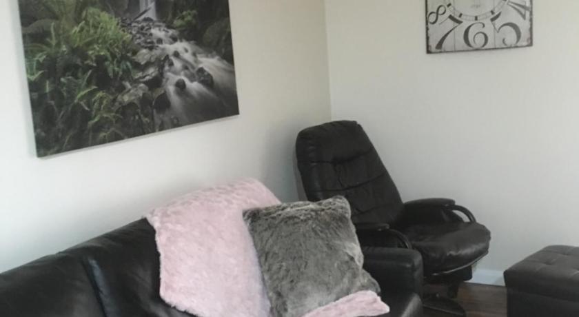 3ree- Spacious & Charming Apartment photo