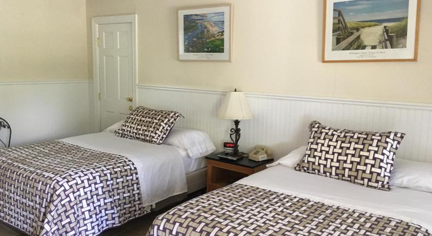 Westhampton Seabreeze Motel — Hotel in Westport (CT)