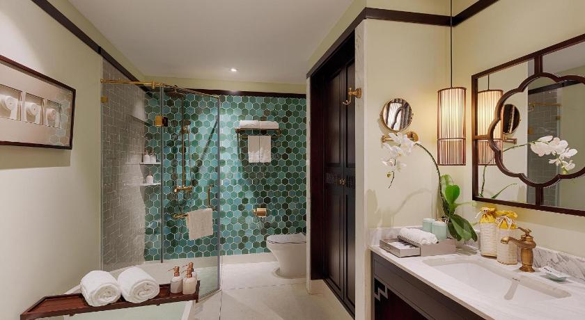 Image of Suite Garden View 9