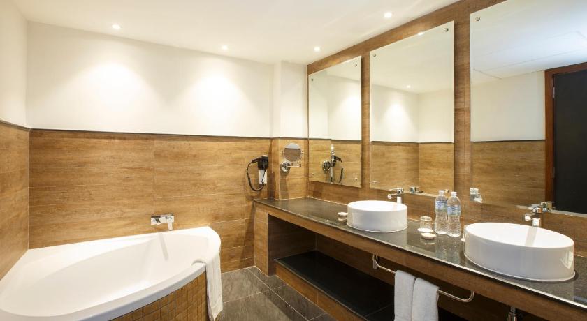 Image of Junior Suite with Balcony 11
