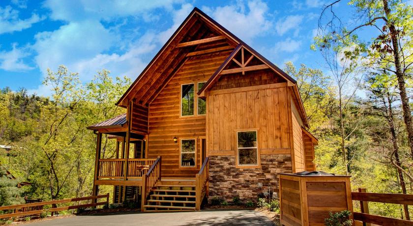 a large wooden house with a wooden roof, IncomBEARable Luxury Home in Pigeon Forge (TN)