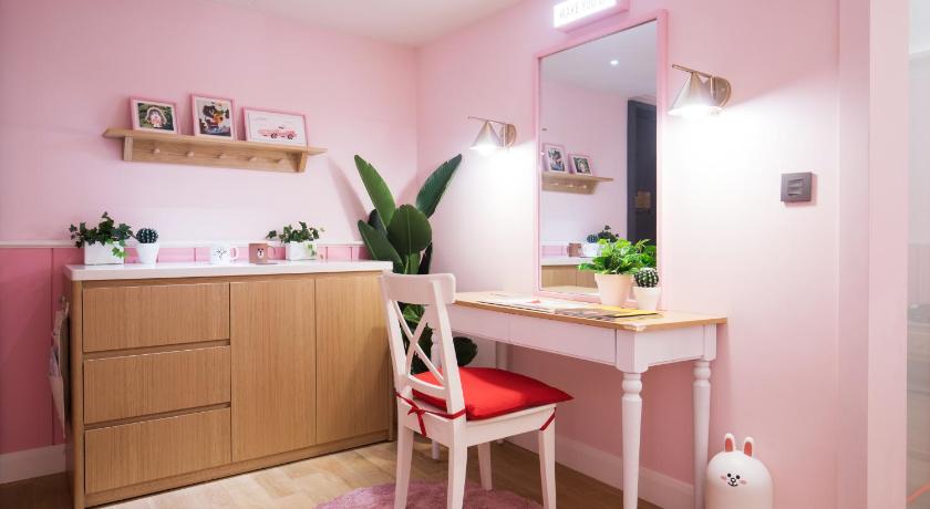 Image of Line Friends Brown and Cony Themed Double Room 9