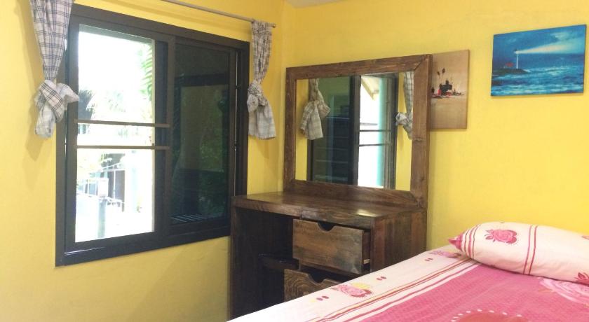 Image of Queen Cabin with En-Suite 11