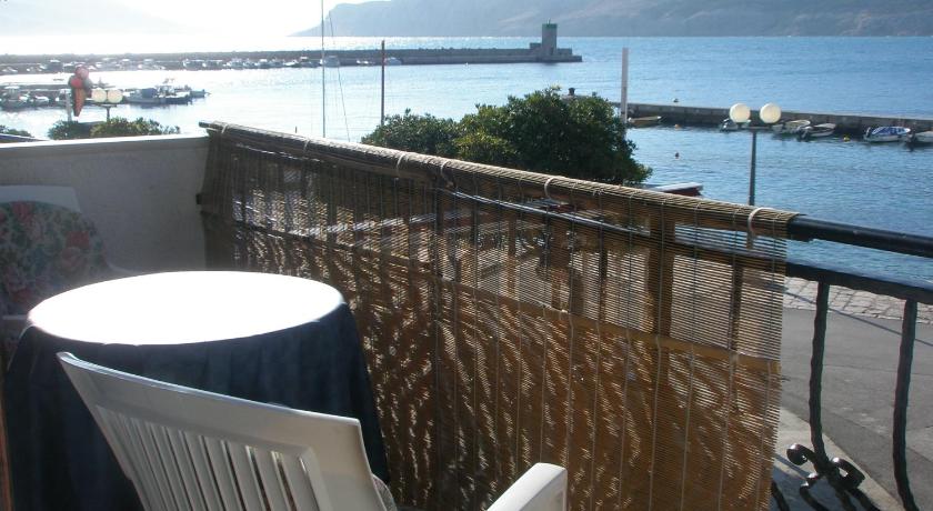 Apartments Dorcic — Hotel in Baska