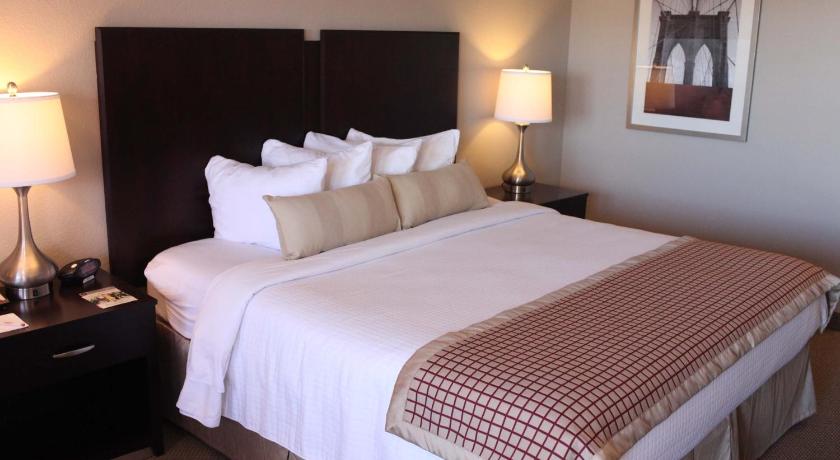 Ramada by Wyndham Tempe/At Arizona Mills Mall photo